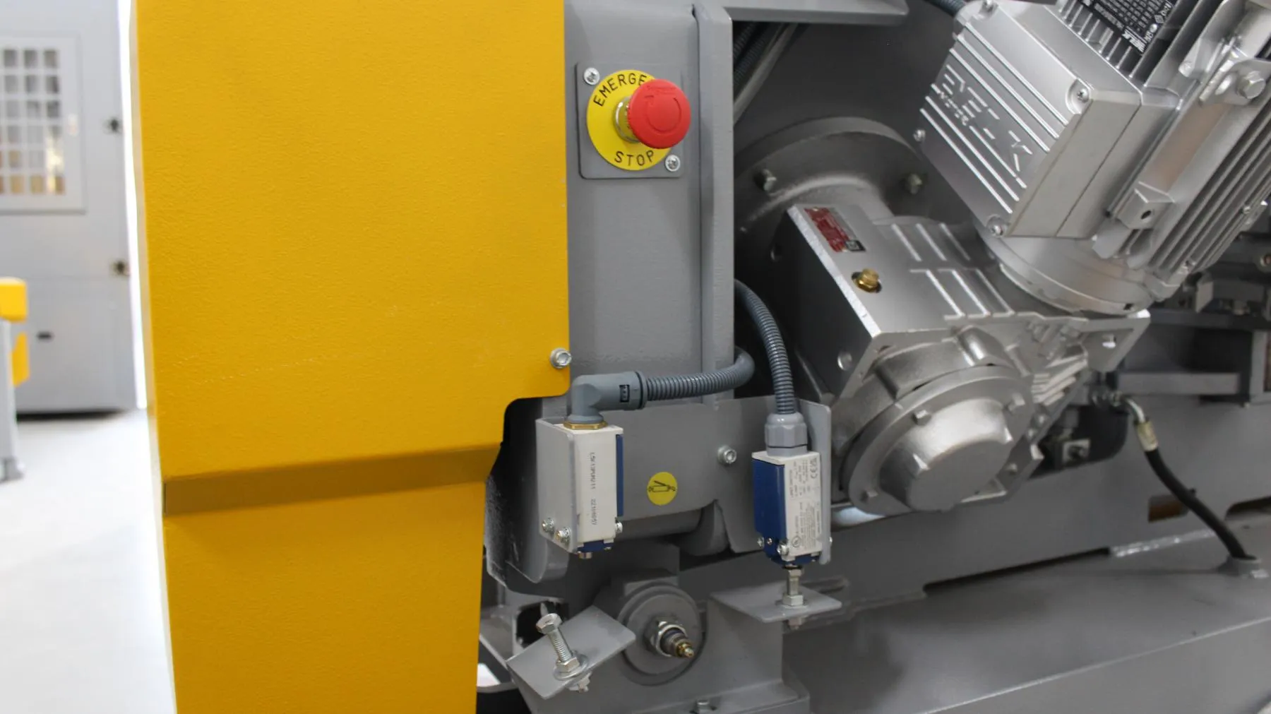 Kesmak Kesmak KME 350 PLC Elektronik Kontrollü Şerit Testere - Şerit Testere Ürünler görsel 7