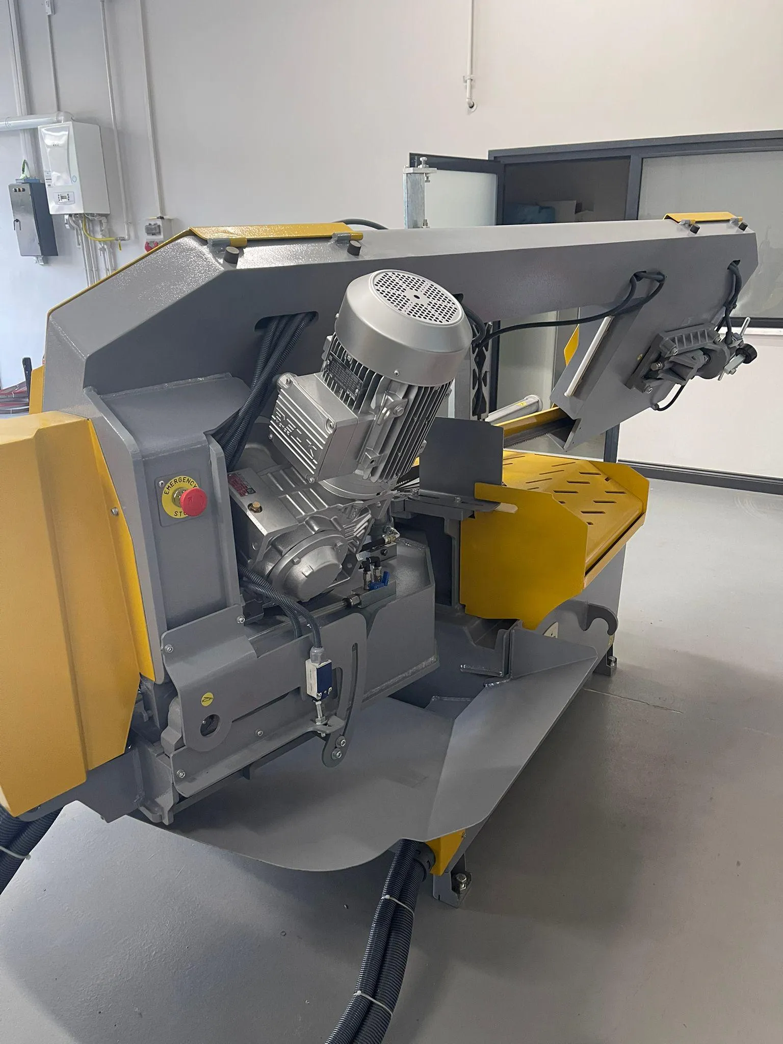 Kesmak Kesmak KME DG 400 Açılı PLC Elektronik Kontrollü Şerit Testere - Şerit Testere Ürünler görsel 3