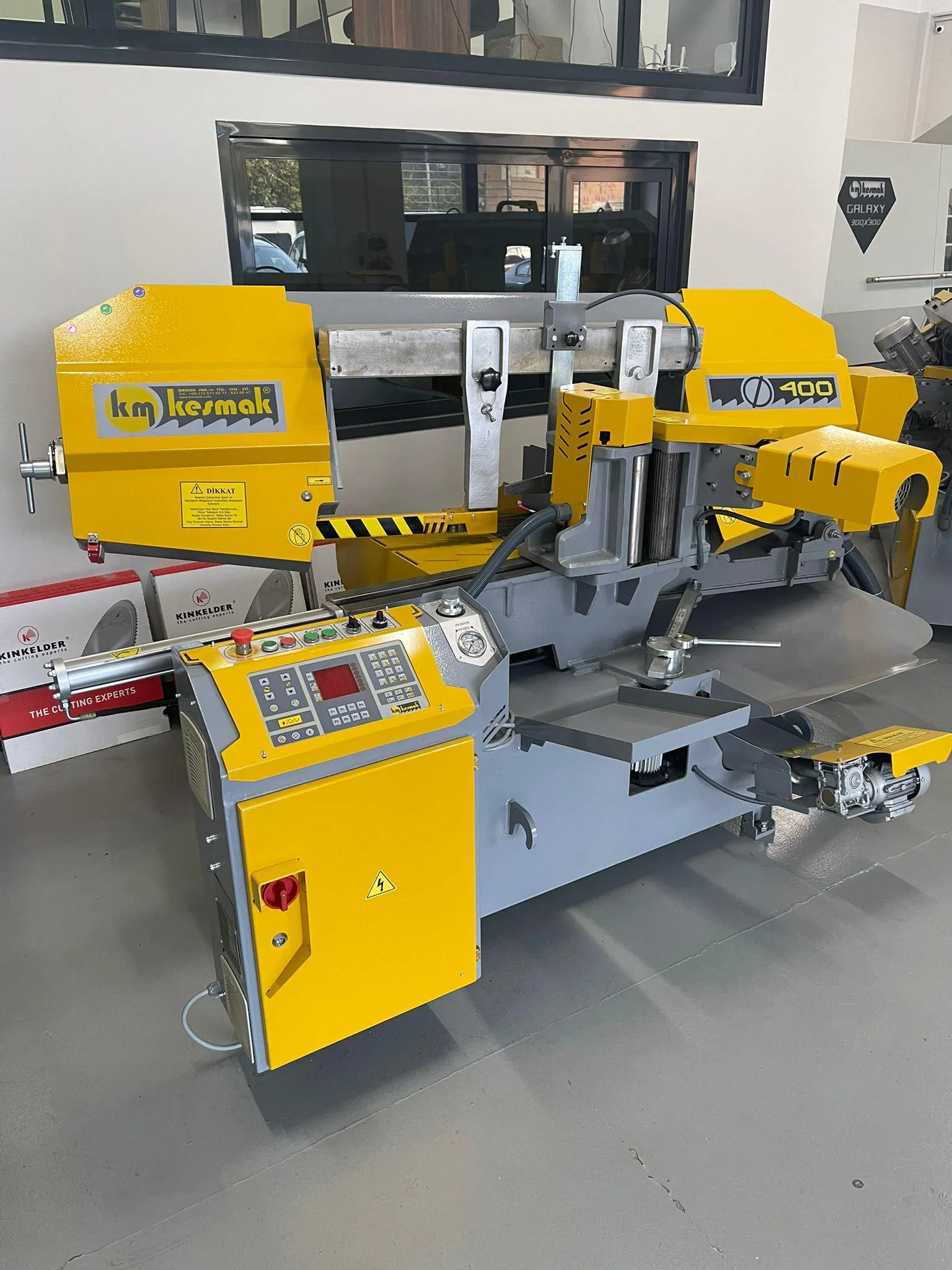 Kesmak Kesmak KME DG 400 Açılı PLC Elektronik Kontrollü Şerit Testere - Şerit Testere Ürünler görsel 4
