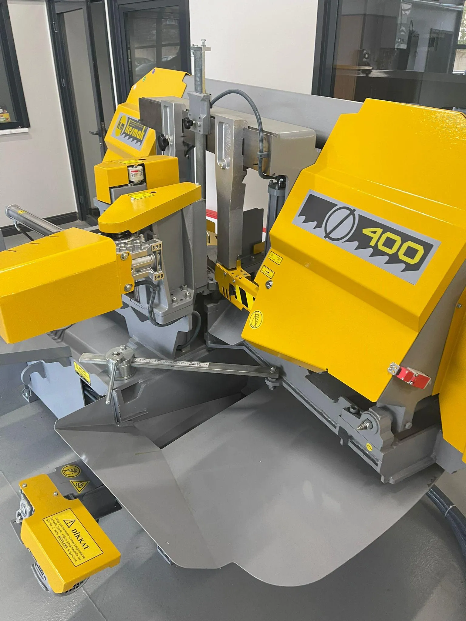 Kesmak Kesmak KME DG 400 Açılı PLC Elektronik Kontrollü Şerit Testere - Şerit Testere Ürünler görsel 5