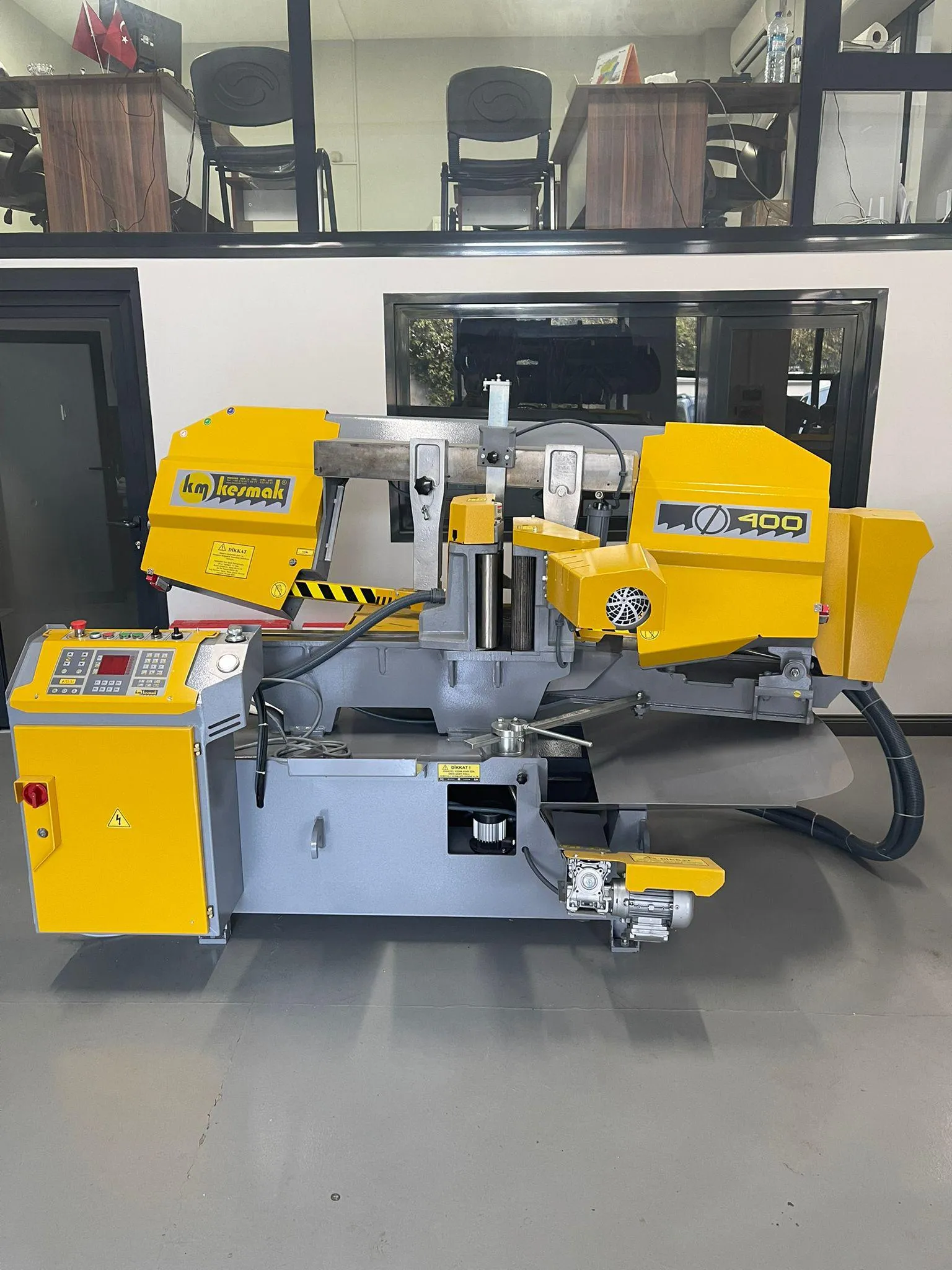 Kesmak Kesmak KME DG 400 Açılı PLC Elektronik Kontrollü Şerit Testere - Şerit Testere Ürünler görsel 6